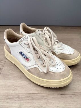 Autry Women’s Cream/ Suede Leather Sneakers size 8.5